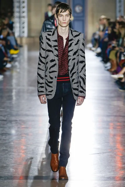 Look 27